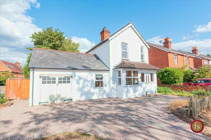 3 Bedroom Detached House To Rent In Pinewood Avenue, Crowthorne, RG45