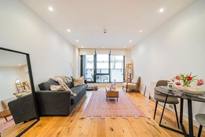 2 Bedroom Flat For Sale In Palmers Road, Bethnal Green, E2