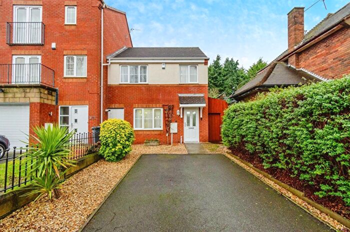 3 Bedroom End Terrace House For Sale In Willenhall Road, Wolverhampton, WV1