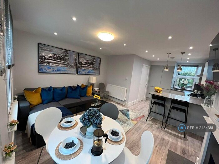 2 Bedroom Flat To Rent In North Finchley, North Finchley, N12