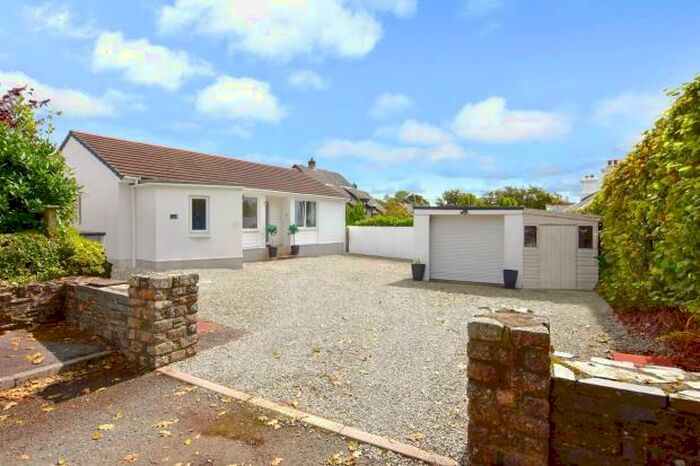 3 Bedroom Detached Bungalow For Sale In Dingle Close, Venterdon, Callington, PL17