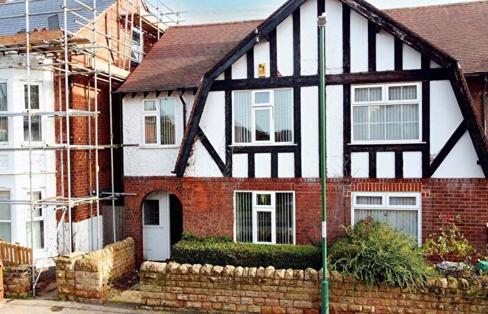 4 Bedroom Semi Detached House To Rent In Greenfield Street, Dunkirk, Nottingham, NG7