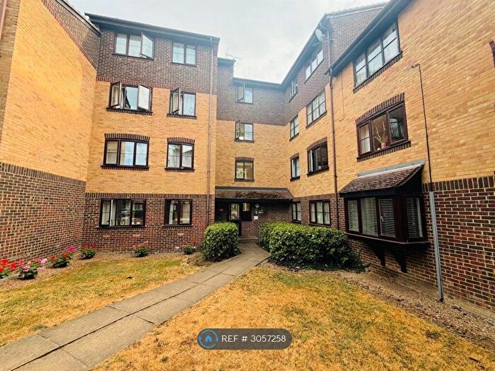 2 Bedroom Flat To Rent In Conway Gardens, Grays, RM17