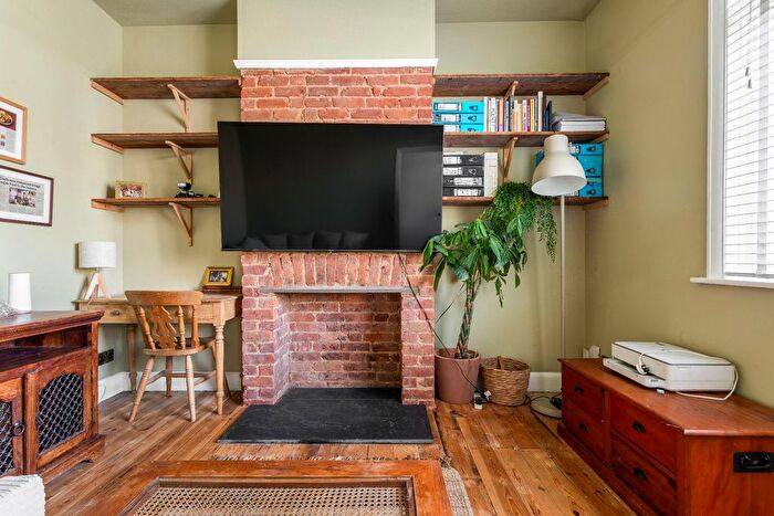 1 Bedroom Flat To Rent In Coombe Road, Brighton, BN2