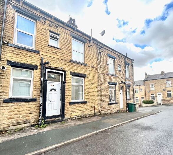 2 Bedroom Terraced House For Sale In Stanacre Place, Bradford, BD3