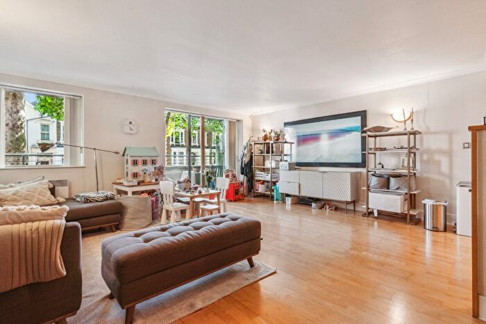 2 Bedroom Flat To Rent In Chiswick High Road, Turnham Green, W4