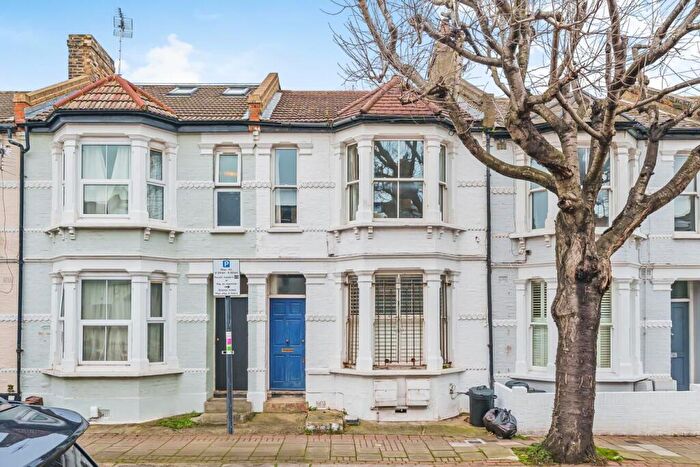 2 Bedroom Flat For Sale In Eversleigh Road, London, SW11