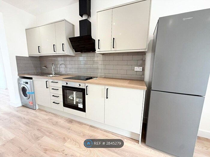 1 Bedroom Flat To Rent In Elm Parade Flats Elm Park Avenue, Hornchurch, RM12