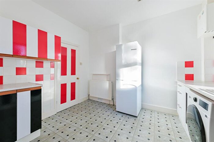 1 Bedroom Maisonette To Rent In High Street, Tadworth, KT20