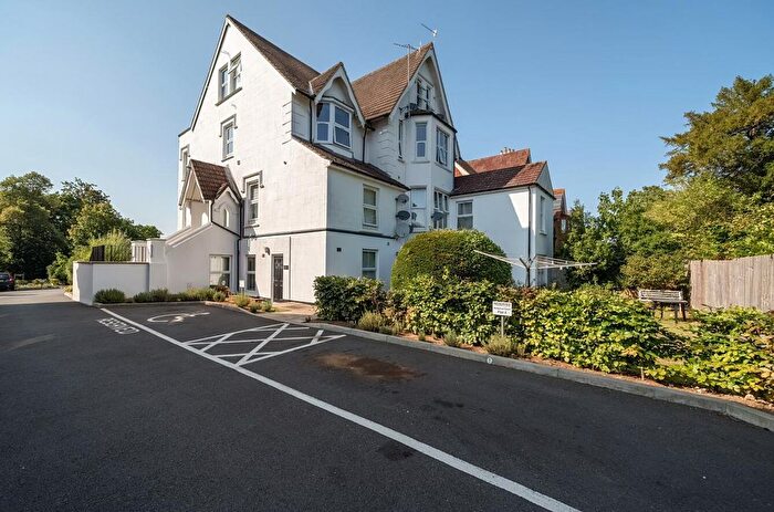 2 Bedroom Flat For Sale In London Road, St Floor, Guildford, GU1