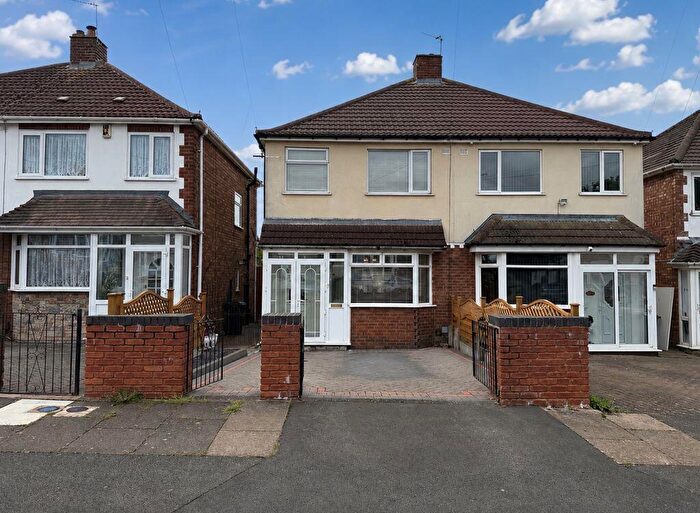 3 Bedroom Semi Detached House For Sale In Delhurst Road, Great Barr, Birmingham, B44