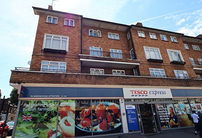 3 Bedroom Maisonette For Sale In Barking Road, London, E6