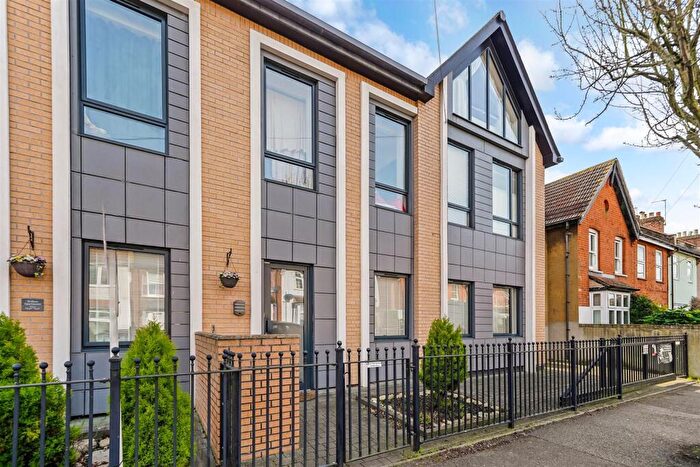 2 Bedroom Apartment To Rent In Willow Apartments, Willow Street, North Chingford, E4