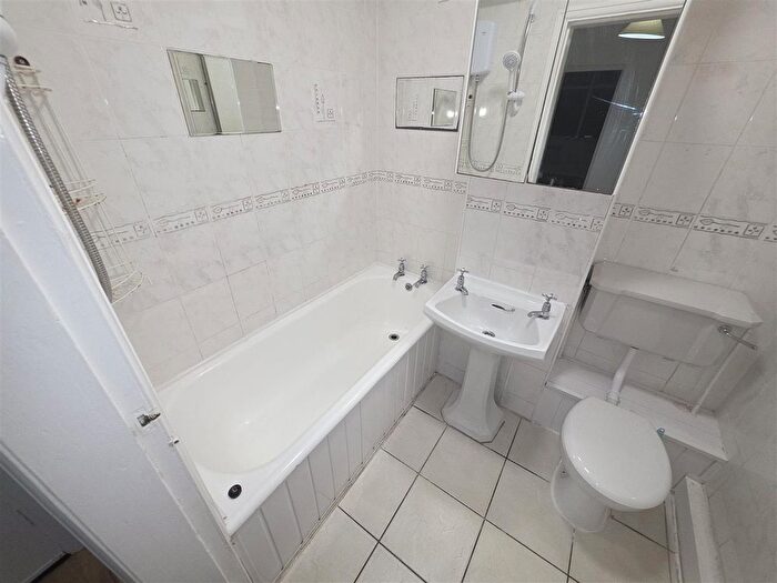 2 Bedroom Flat To Rent In Molyneux Court, Liverpool, L14