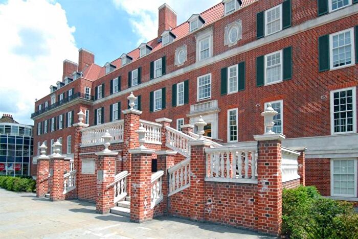 1 Bedroom Flat To Rent In Clapham Common South Side, Balham, SW4