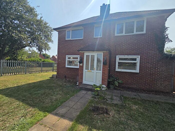 3 Bedroom Semi-Detached House To Rent In Hurn Court Road, Hounslow, TW4