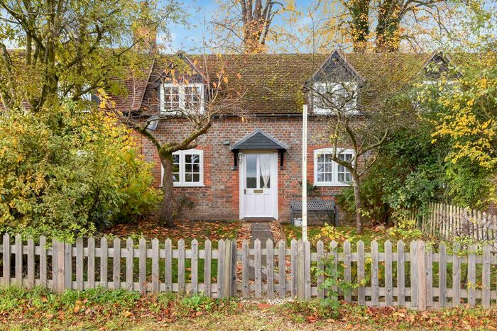 2 Bedroom Cottage To Rent In Donnington, Berkshire, RG14