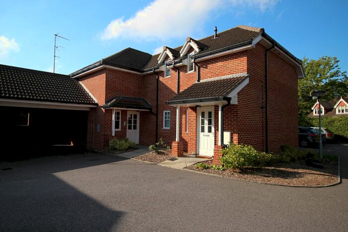 2 Bedroom Flat To Rent In Fern Place, Farnborough GU14