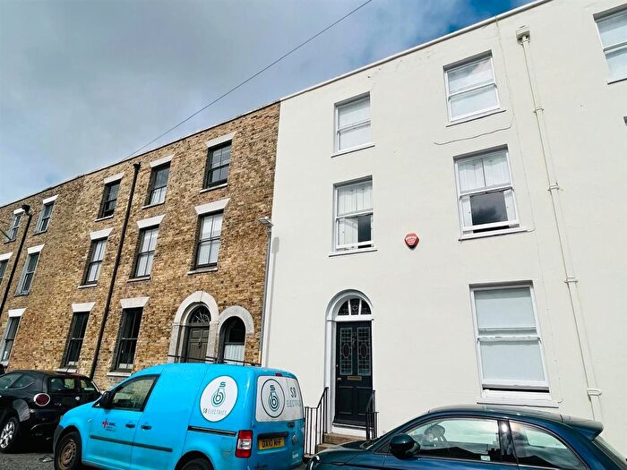 1 Bedroom Flat To Rent In Chapel Place, Ramsgate, CT11