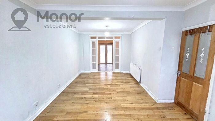 3 Bedroom Terraced House To Rent In Dellwood Gardens, Clayhall, IG5