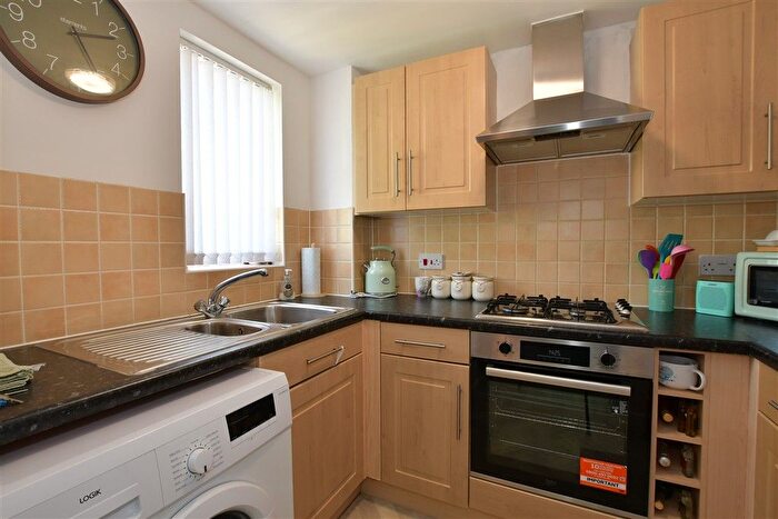 1 Bedroom Flat For Sale In Caspian Way, Purfleet, Essex, RM19