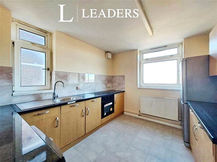 2 Bedroom Flat To Rent In Thaxted House, Siviter Way, RM10