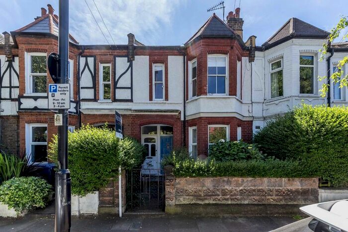 3 Bedroom Flat To Rent In Southfield Road, London, W4