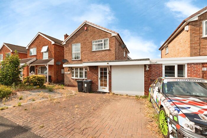 3 Bedroom Link Detached House For Sale In Norris Drive, Birmingham, B33