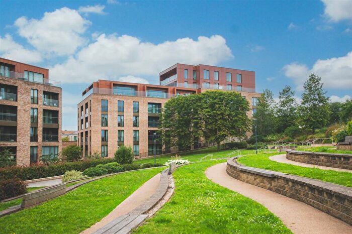 2 Bedroom Flat To Rent In Inglis Way, London, NW7