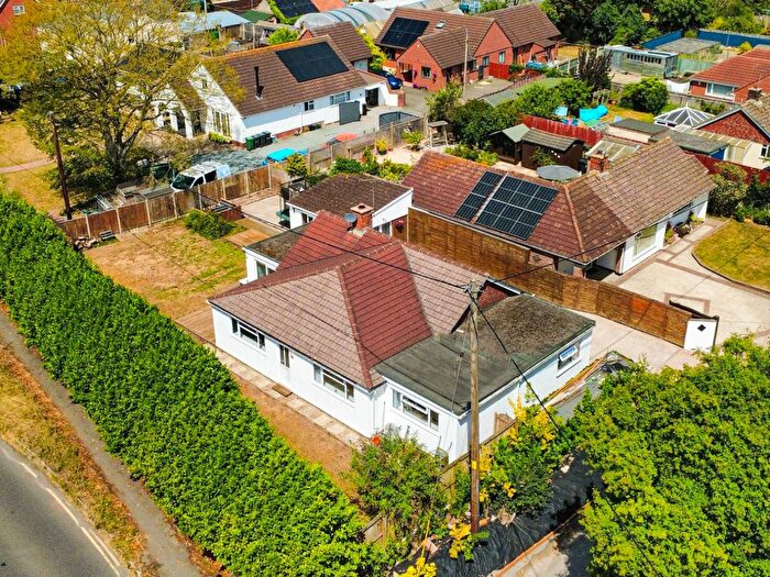 4 Bedroom Detached Bungalow For Sale In Gravelands Lane, Henlade, Taunton, Somerset, TA3