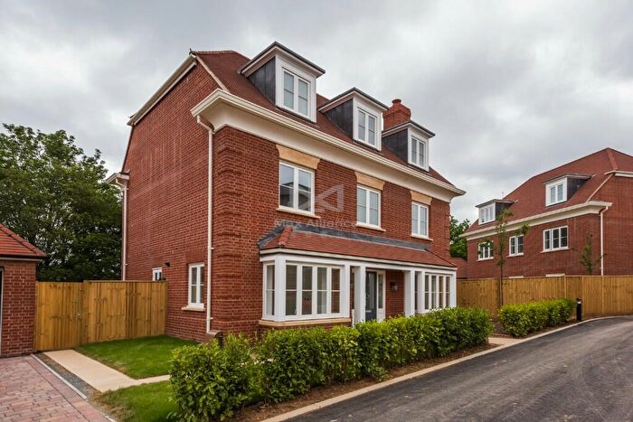 5 Bedroom Detached House For Sale In Lushington Drive, Trent Park, EN4