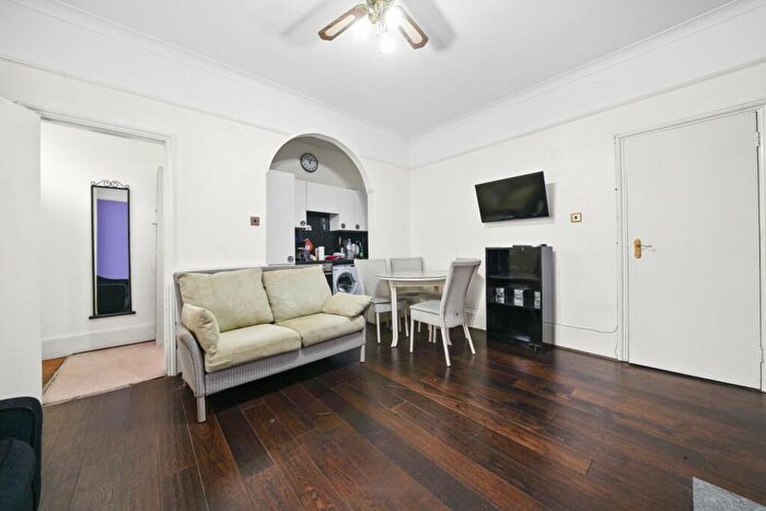 1 Bedroom End Of Terrace House To Rent In Pentonville Road, Angel Southside, N1