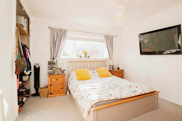 3 Bedroom Terraced House For Sale In Whitesands Road, Llanishen, Cardiff, CF14