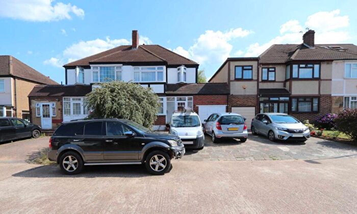3 Bedroom Semi Detached House To Rent In Somerset Close, New Malden, KT3
