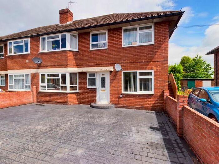 Houses for sale & to rent in TF2 9ES, Fox Avenue, St Telford