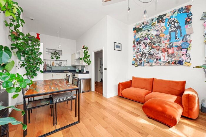 2 Bedroom Flat For Sale In Cooper Road, Shortcroft Mead Court, NW10