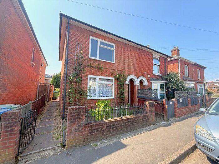 3 Bedroom Semi-Detached House For Sale In Andover Road, Freemantle, Southampton, SO15