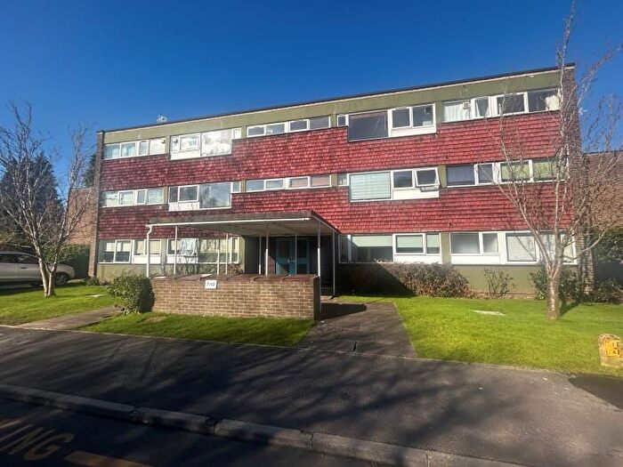 2 Bedroom Flat To Rent In Boxgrove Avenue, Burpham, Guildford, GU1