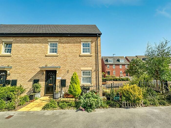 2 Bedroom Town House For Sale In Stoborough Crescent, Featherstone, WF7