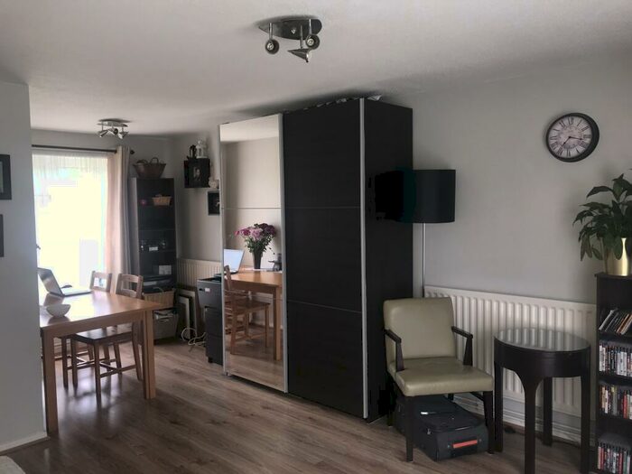 1 Bedroom Flat To Rent In Bewbush, RH11