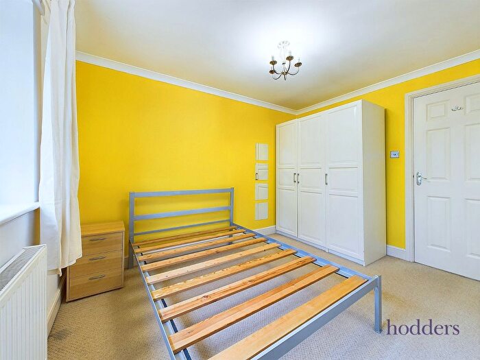 2 Bedroom End Of Terrace House To Rent In Quincy Road, Egham, Surrey, TW20