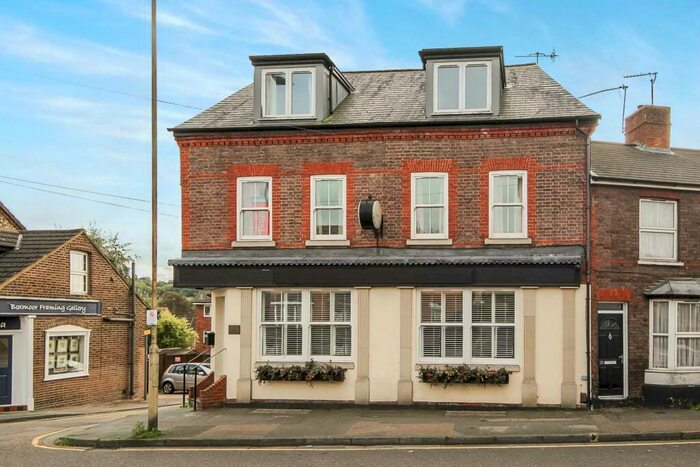 2 Bedroom Apartment To Rent In Boxmoor Village, HP1