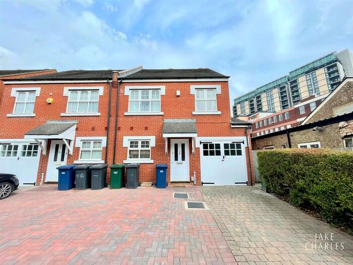 4 Bedroom Property To Rent In Dale Grove, London, N12