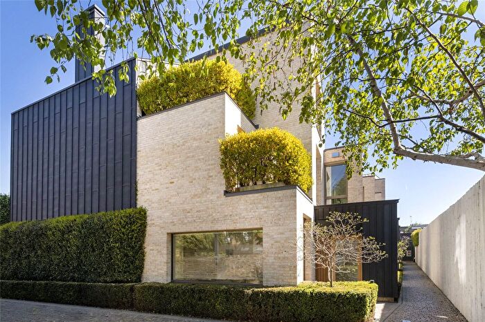 5 Bedroom End Of Terrace House For Sale In Ravenscourt Road, London, W6