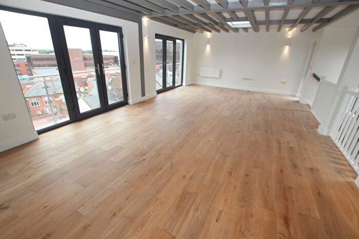 2 Bedroom Flat To Rent In Woking, Surrey, GU21