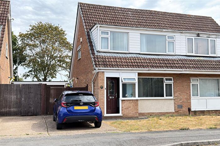 3 Bedroom Semi-Detached House For Sale In Darenth Drive, Leicester, LE4