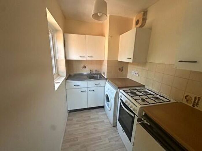 1 Bedroom Maisonette To Rent In Coulson Court, Luton, Bedfordshire, LU1
