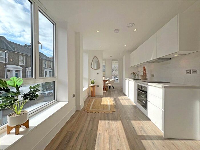 1 Bedroom Apartment For Sale In Brockley Cross, London, SE4
