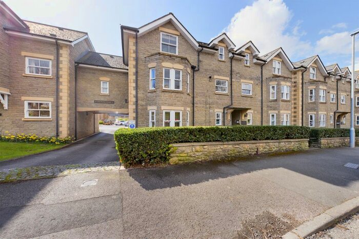 2 Bedroom Flat To Rent In Linden Road, Clevedon, Avon, BS21