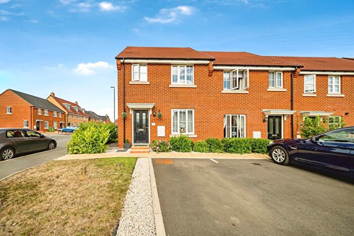 3 Bedroom End Of Terrace House For Sale In Blue Rock Drive, Aylesbury, HP18